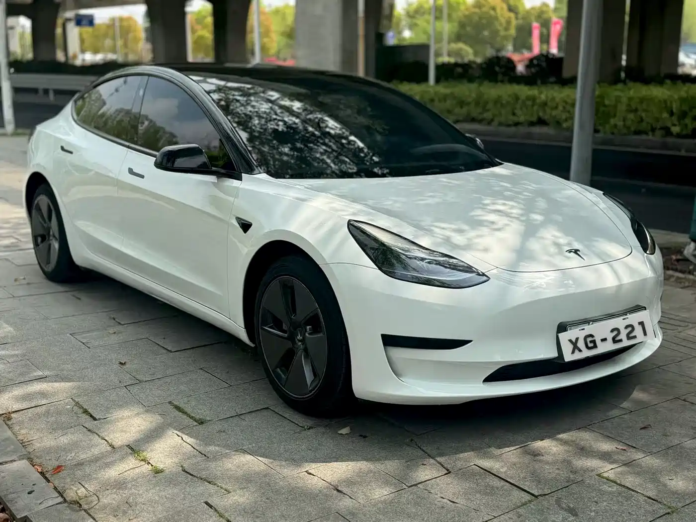 TESLA MODEL 3