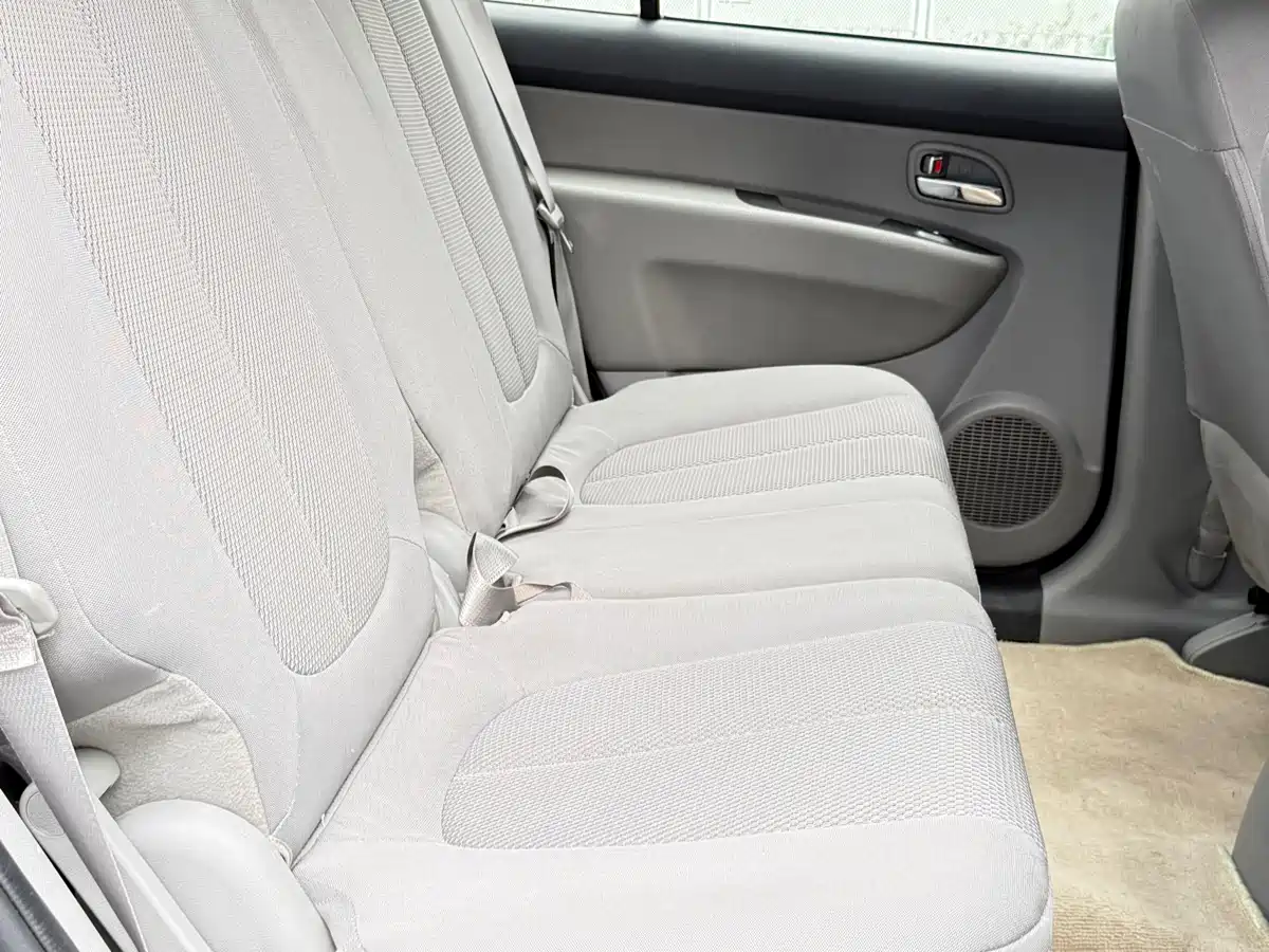 Kia Carens 2011 1.6L 5-seat Automatic Comfort фото 16