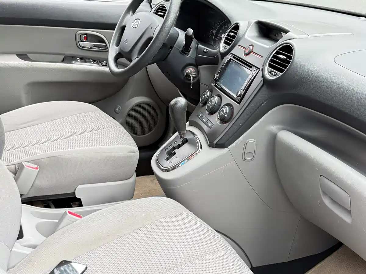 Kia Carens 2011 1.6L 5-seat Automatic Comfort фото 13