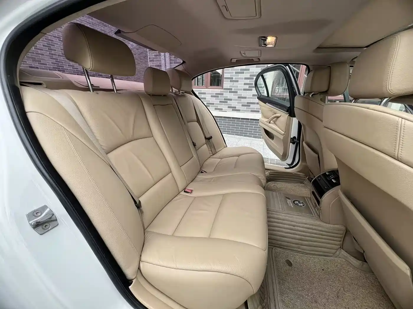 BMW 5 Series 2011 528Li Luxury фото 9