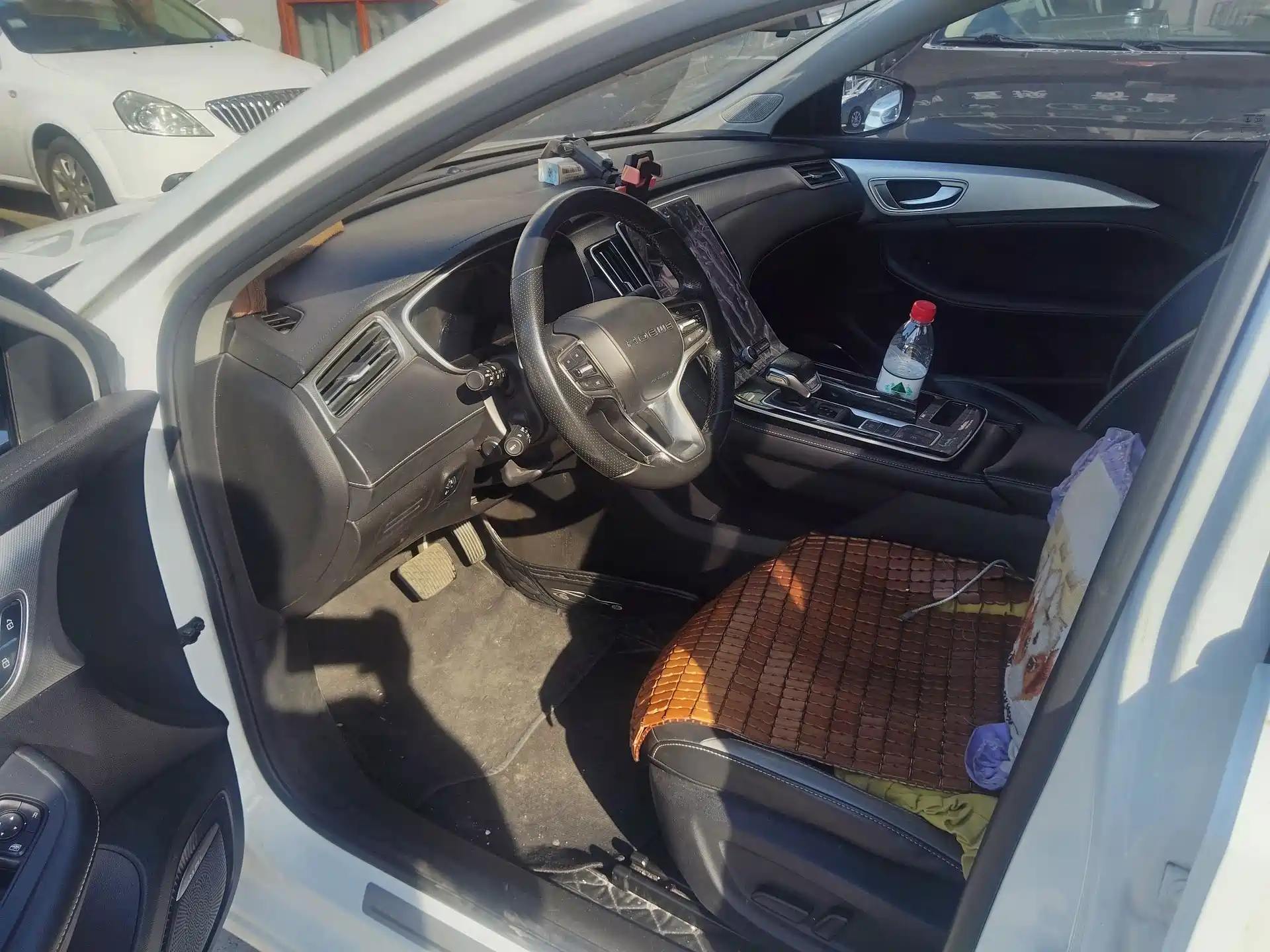 Фото 8 - Roewe i6 MAX EV