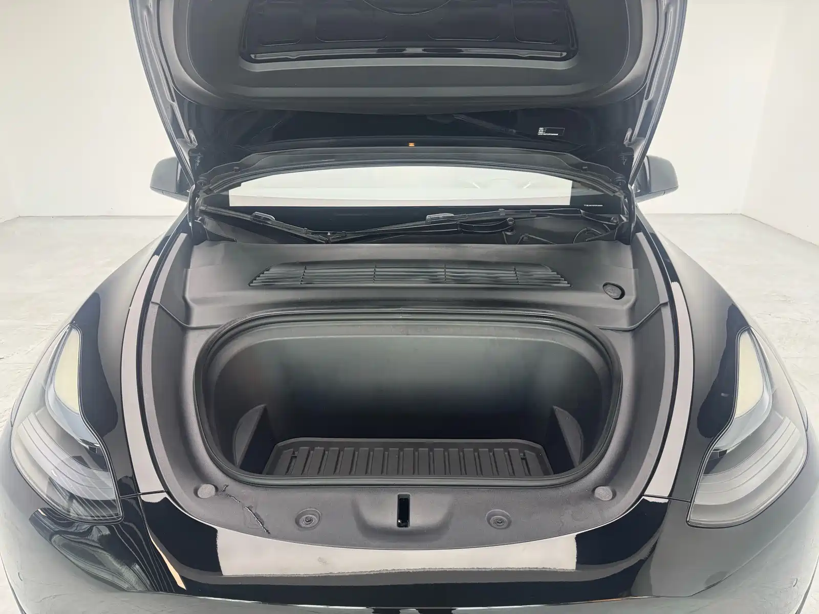 Фото 17 - Tesla Model Y