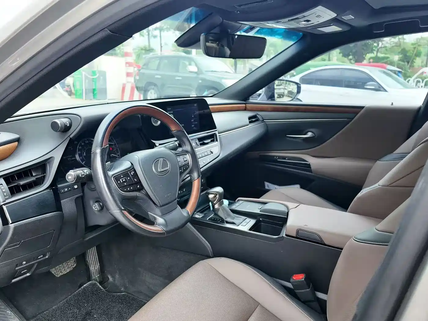 Lexus ES 2020 200 Luxury фото 4