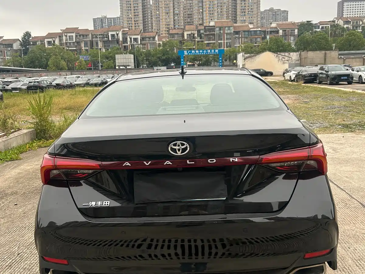 Фото 8 - Toyota Avalon