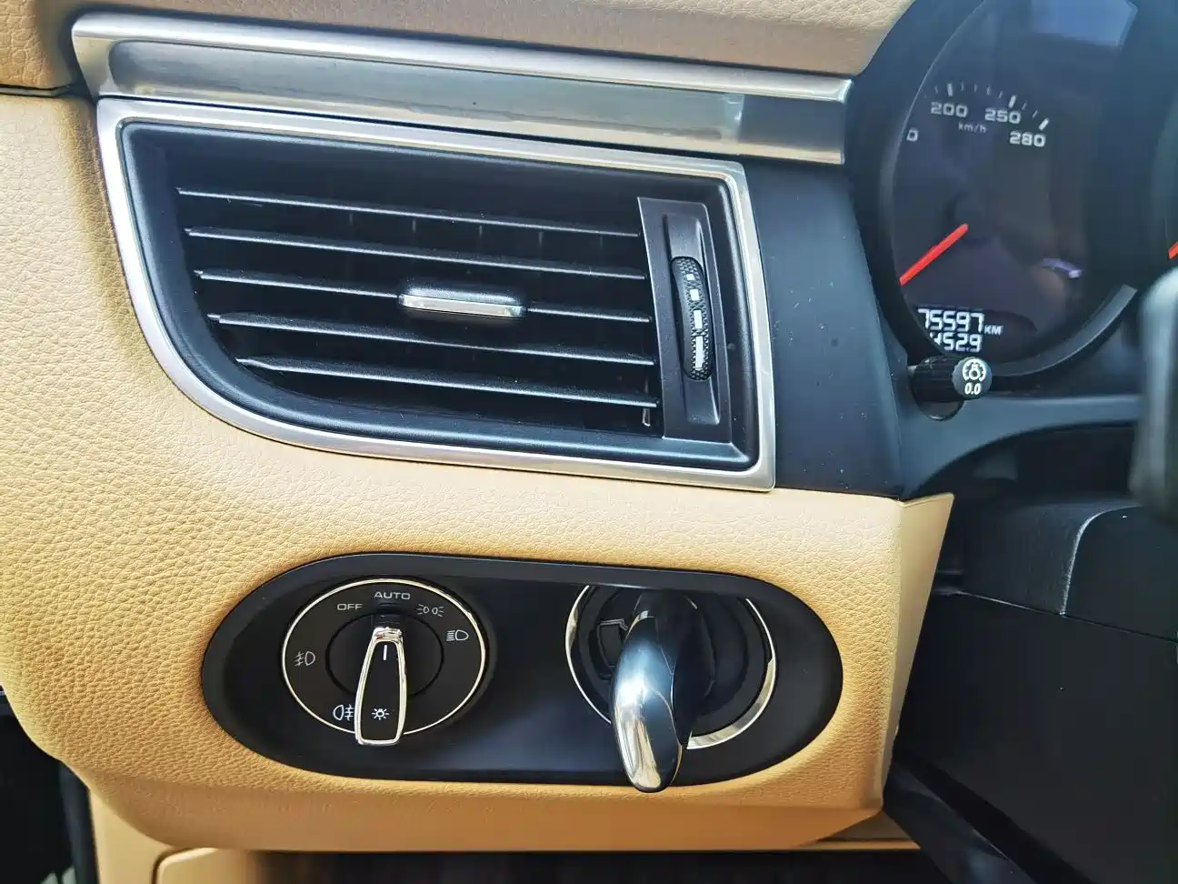 Porsche Macan 2017 Macan 2.0T фото 8