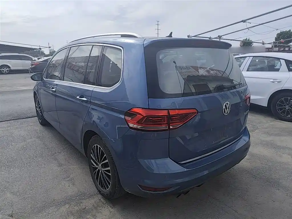 Volkswagen Touran 2018 Touran L 280TSI DSG Luxury 7-seater фото 5
