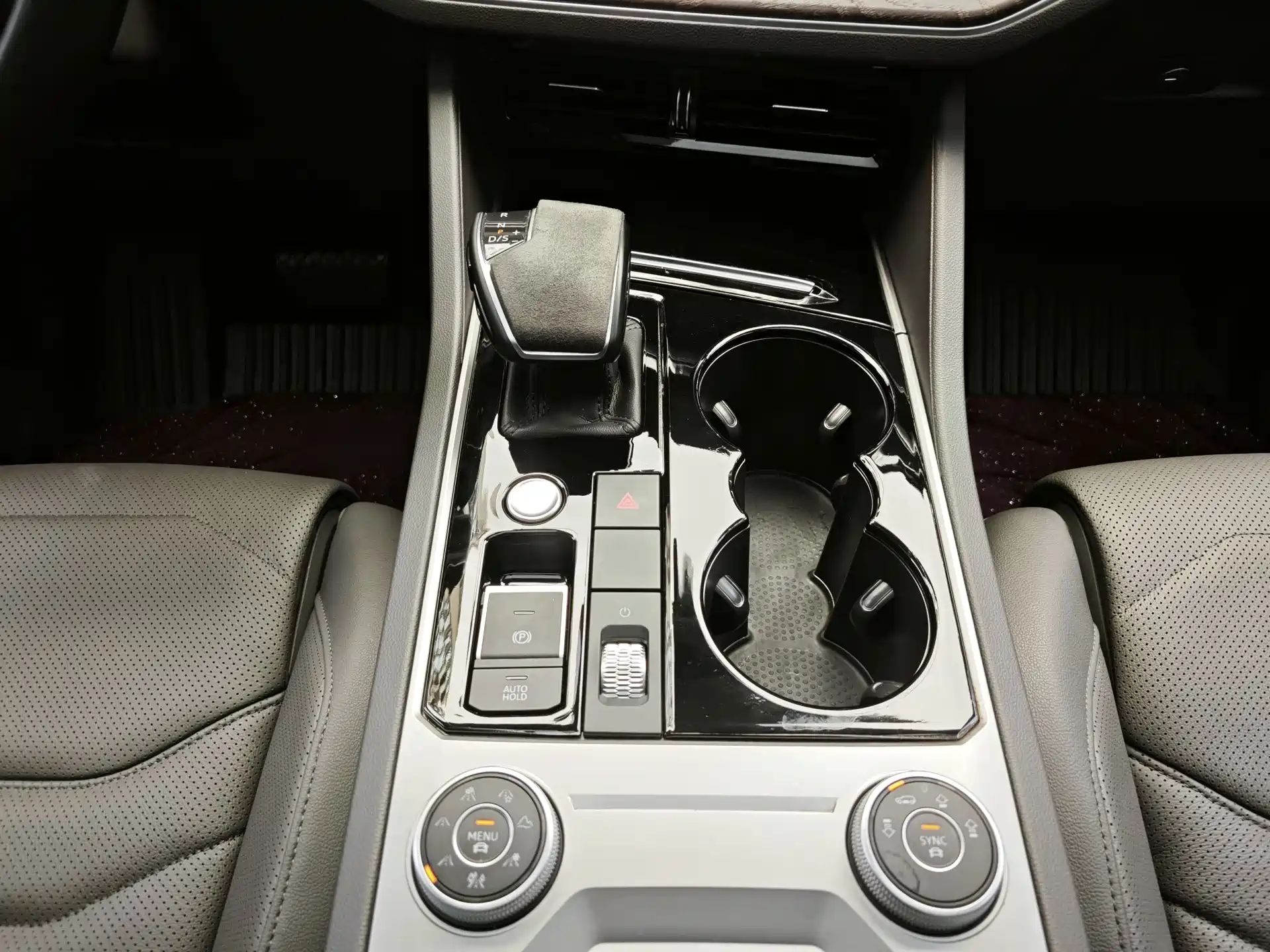 Фото 20 - Volkswagen Touareg