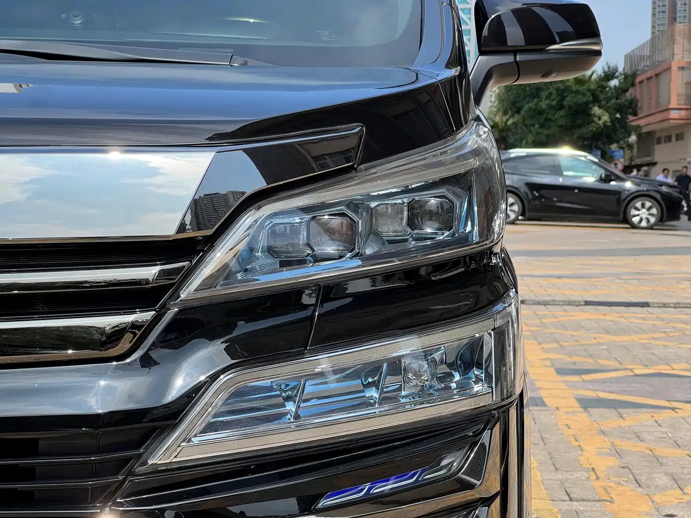 Toyota Vellfire 2019 Hybrid 2.5L HV Premium Edition фото 18