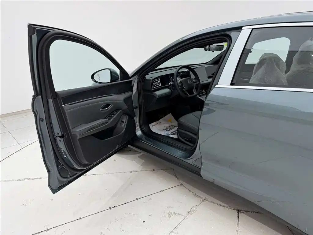 BYD Qin L 2026 Model DM-i 210KM Superior Edition фото 13