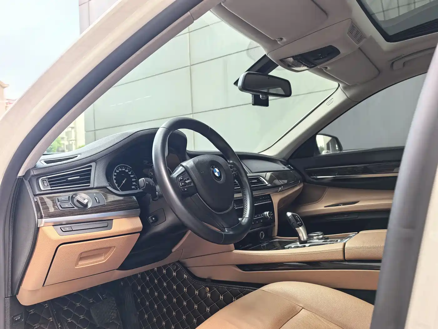 BMW 7 Series 2014 730Li Premium фото 9