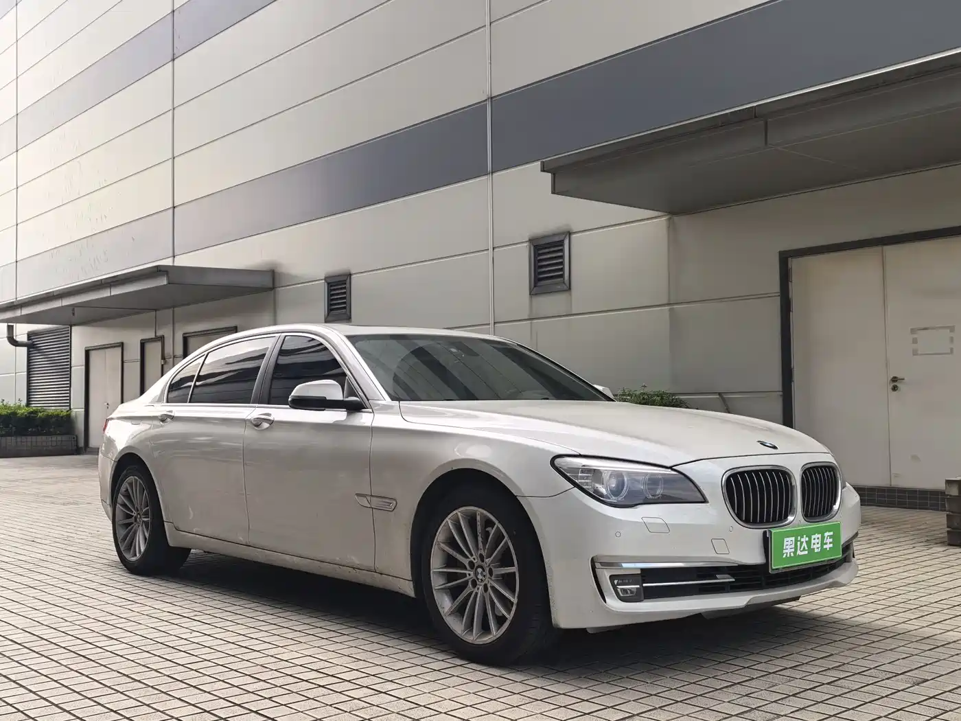 BMW 7 Series 2014 730Li Premium фото 3
