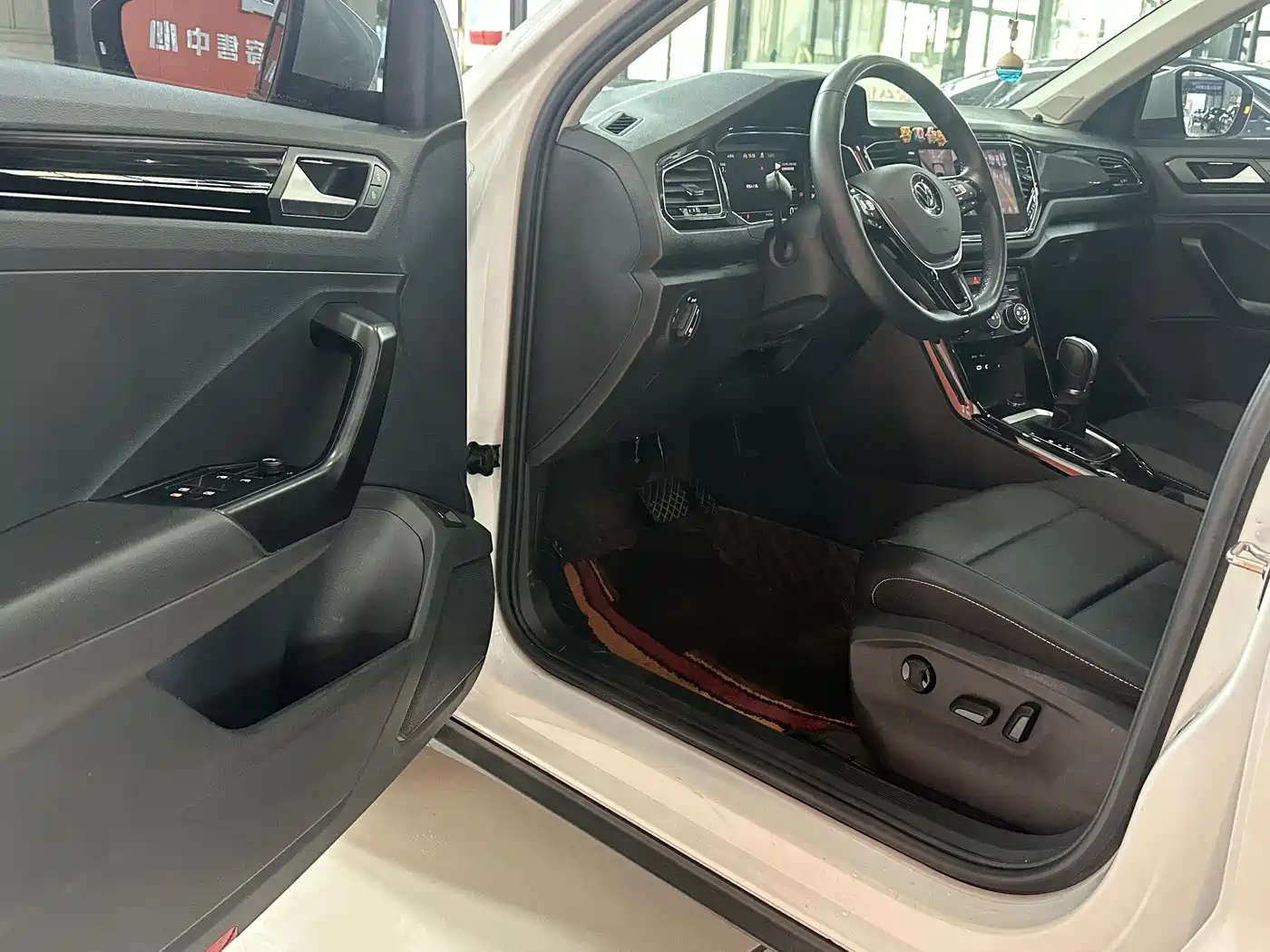 VOLKSWAGEN T ROC EXPLORING SONGS