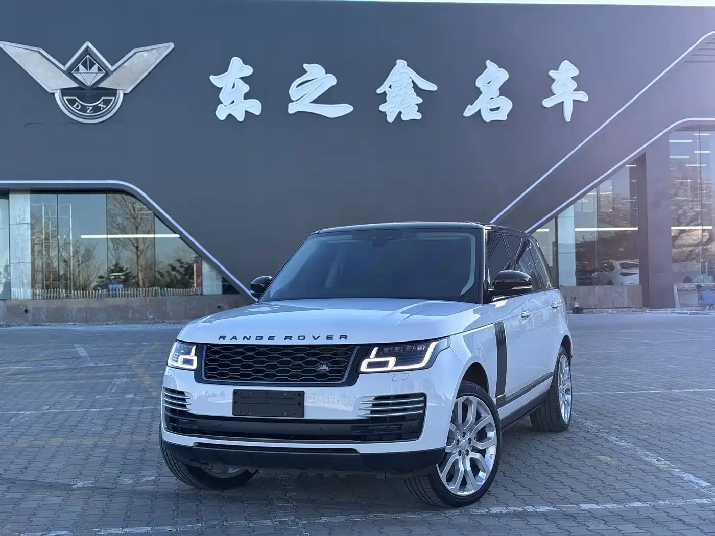 Land Rover Range Rover 2022 3.0 L6 400PS Heritage Extended Classic Edition