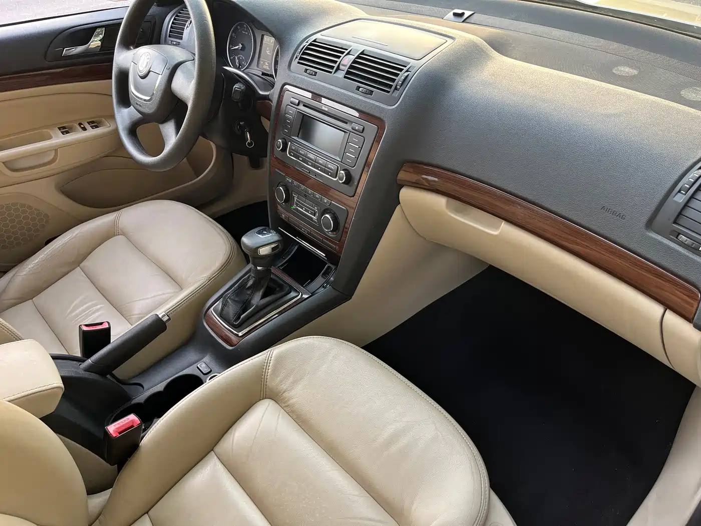 Škoda Octavia 2013 1.6L Automatic Leisure Edition фото 11