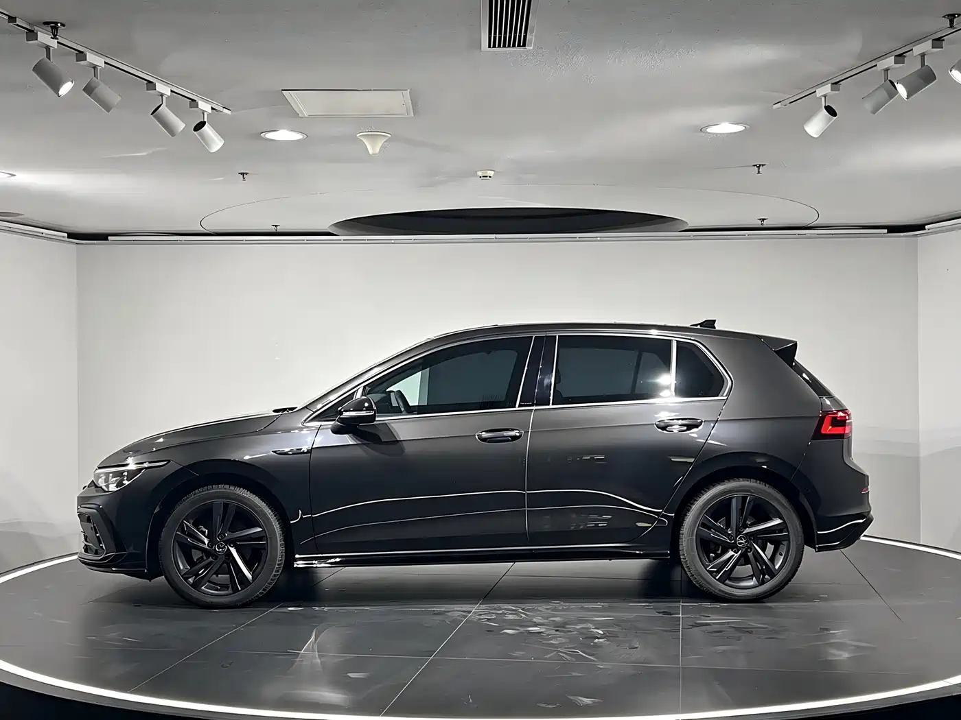 Volkswagen Golf 2023 280TSI DSG R-Line Lite фото 2