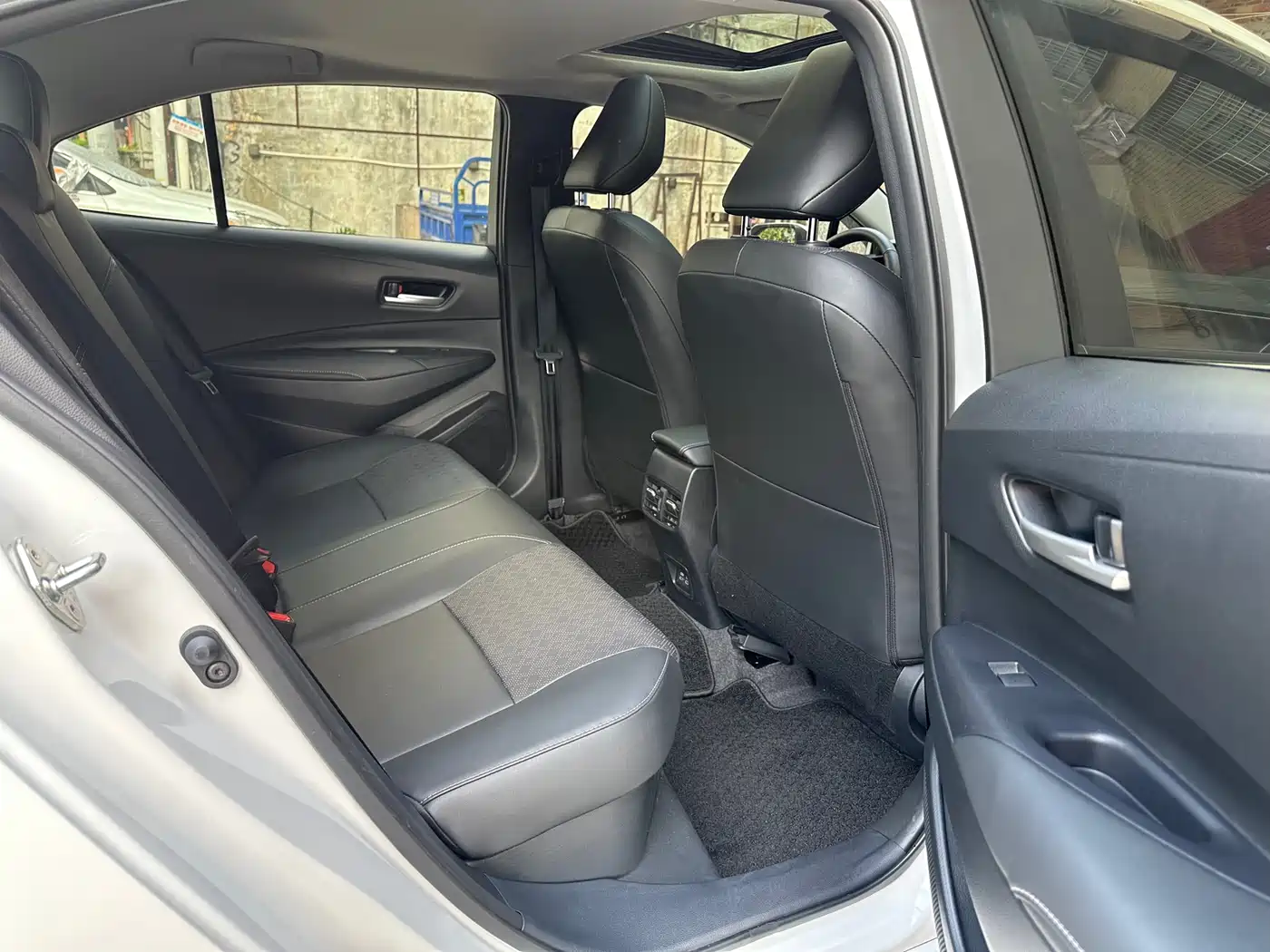 Toyota Corolla 2024 Model 1.8L Smart Hybrid Elite Edition фото 8
