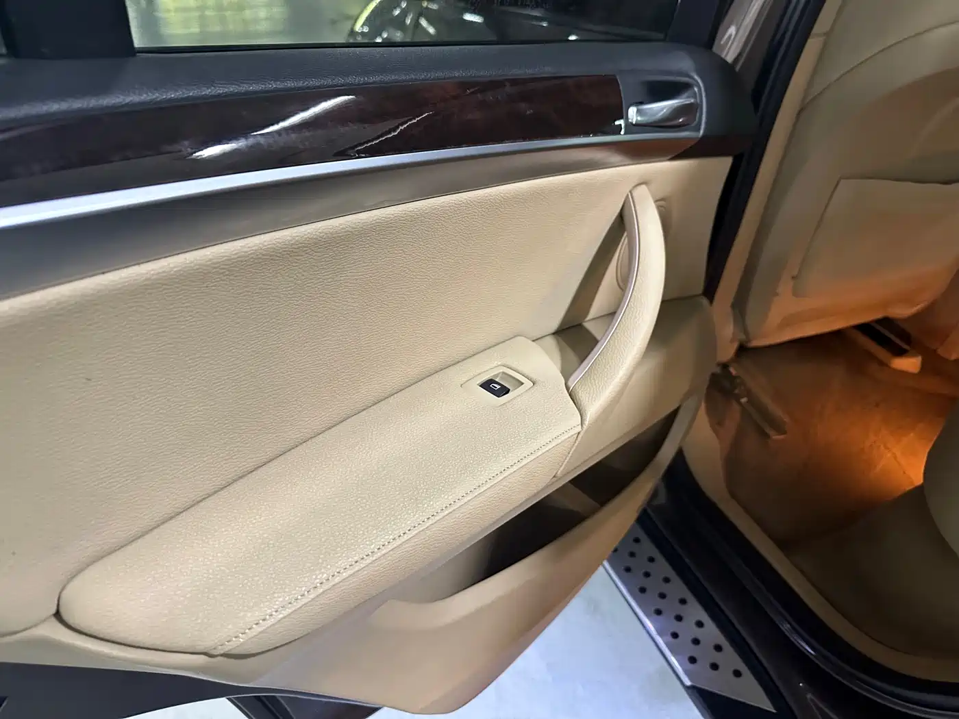 BMW X5 (Import) 2011 xDrive35i Leading Edition фото 6
