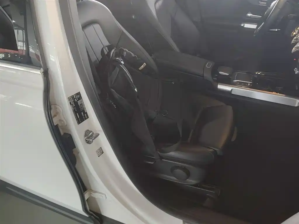 Mercedes-Benz GLB 2021 GLB 200 Dynamic фото 25
