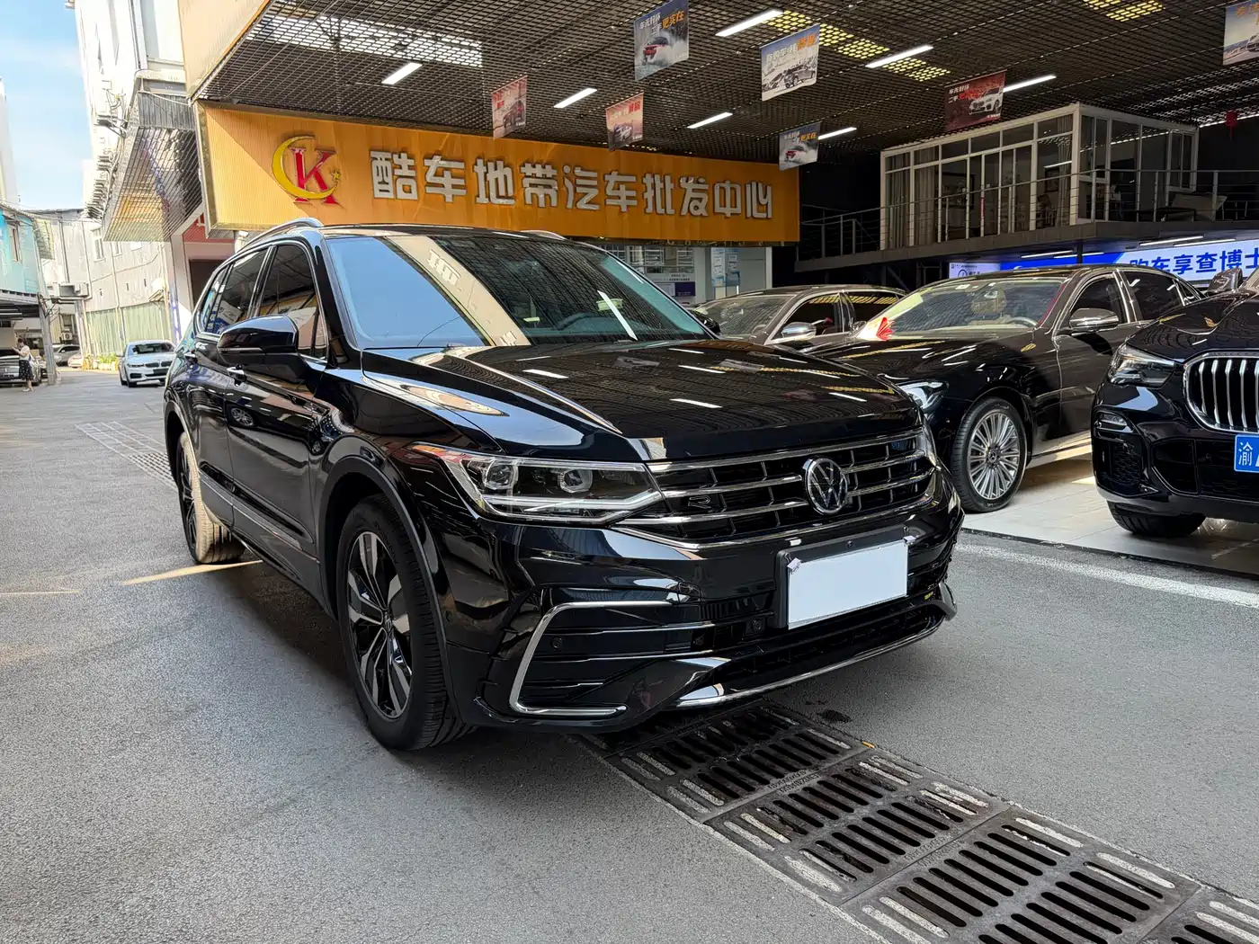 Volkswagen Tiguan L 2024 330TSI Automatic 2WD R-Line Premium Enjoyment Edition фото 3