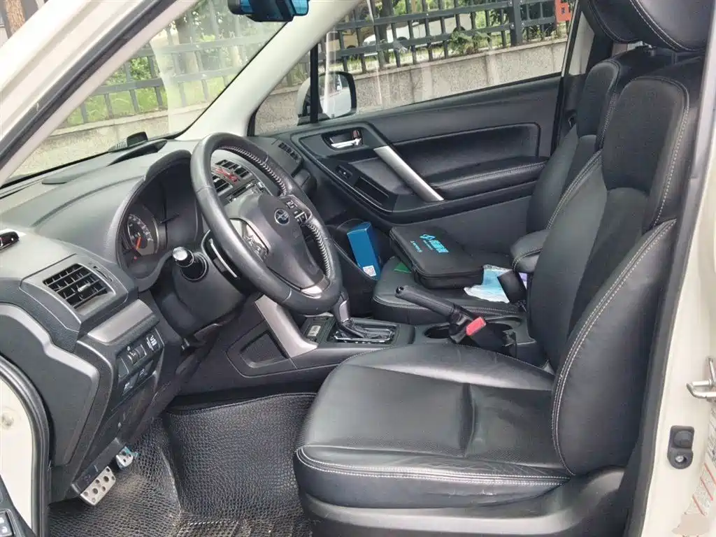 Subaru Forester 2013 2.5i Automatic Premium Edition фото 12