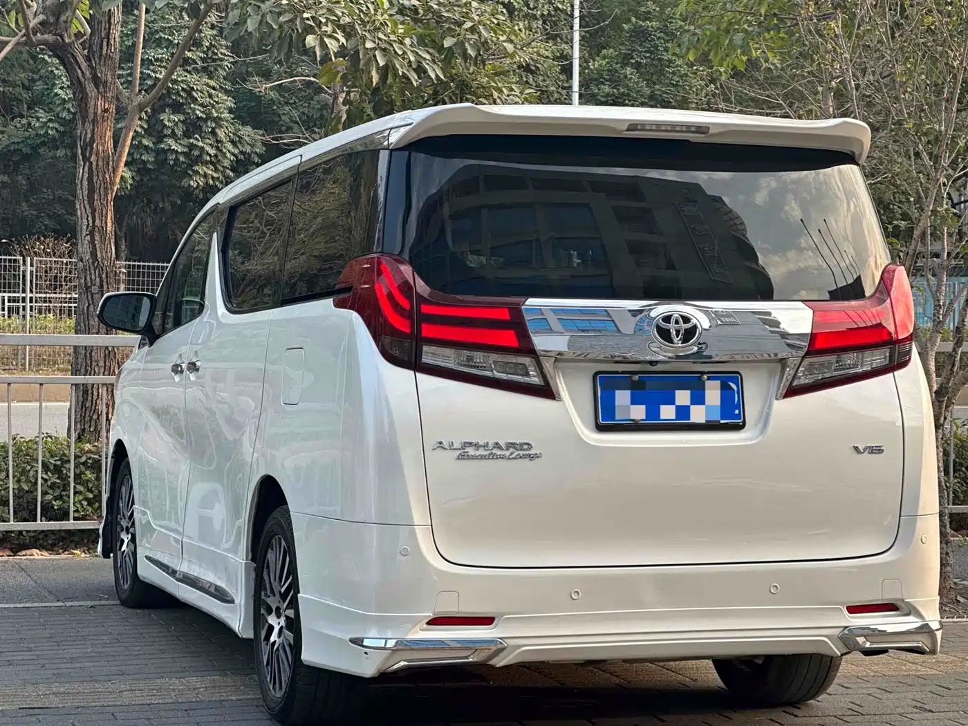 Toyota Alphard 2018 3.5L Luxury фото 6