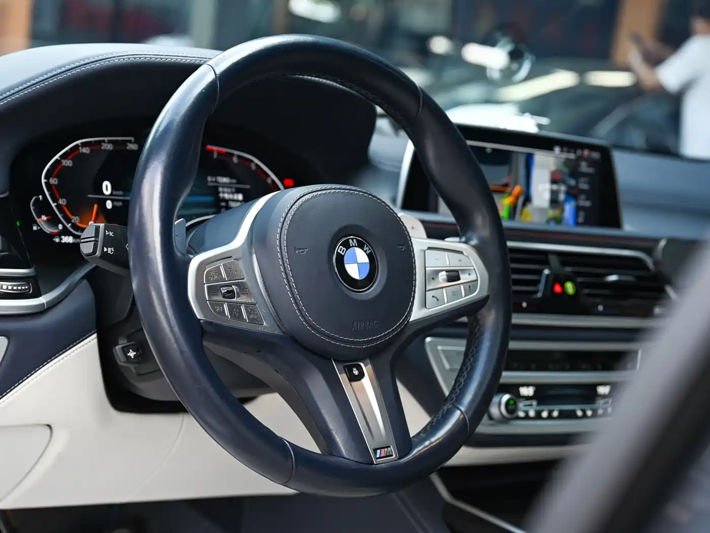 BMW 7 Series 2022 740Li xDrive Executive M Sport Package фото 8