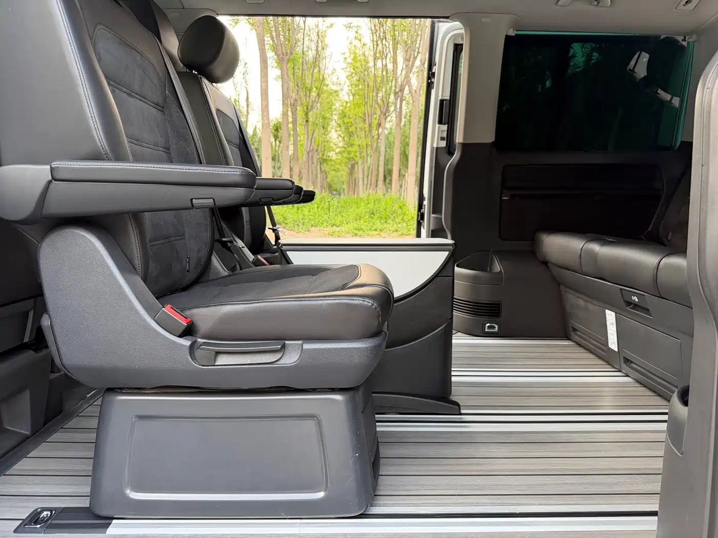 Volkswagen Multivan 2019 2.0TSI 4WD Premium 7-seater фото 19