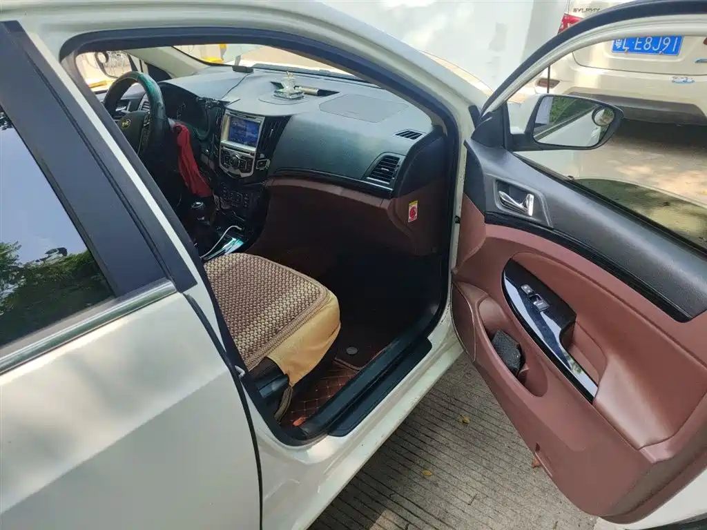 BYD Surui 2016 1.5L Manual Elite фото 22