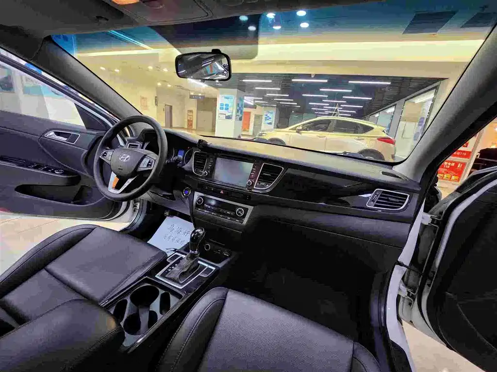Hyundai Mistra 2016 1.8L Automatic Smart GLS фото 11