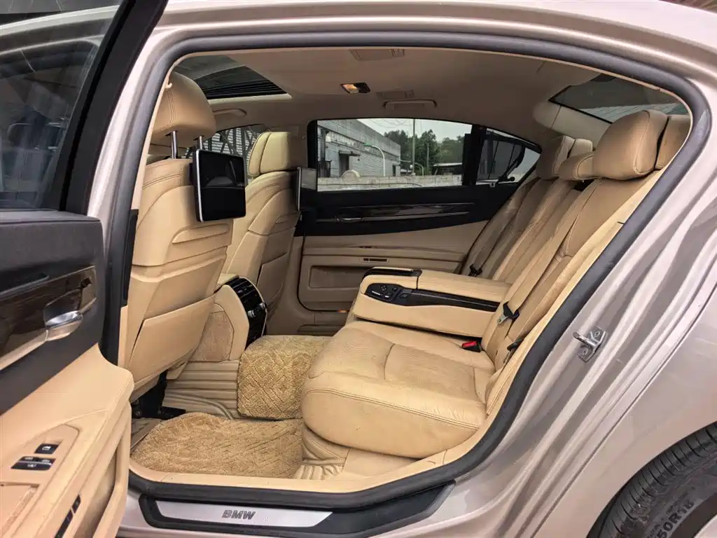 BMW 7 Series 2013 Model 730Li Leading фото 12
