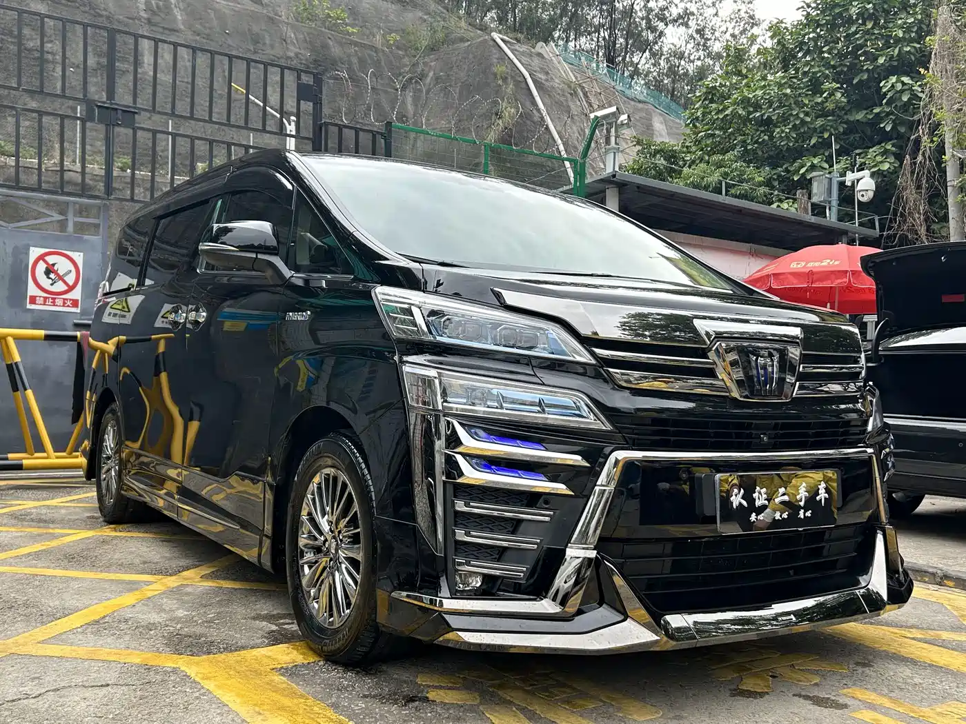 Toyota Vellfire 2021 Crown Hybrid 2.5L HV Premium Edition фото 3