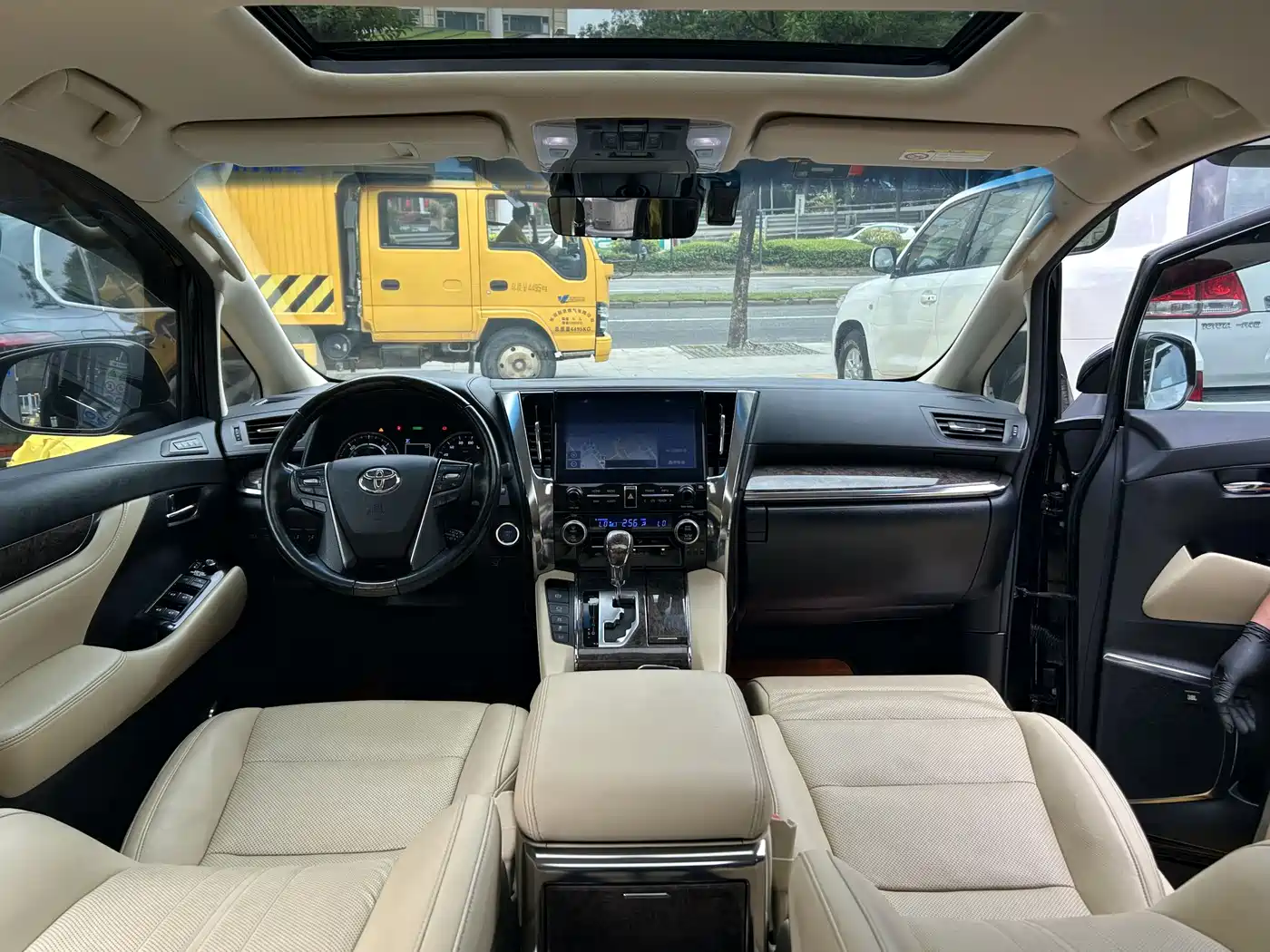 Toyota Vellfire 2021 Crown Hybrid 2.5L HV Premium Edition фото 9