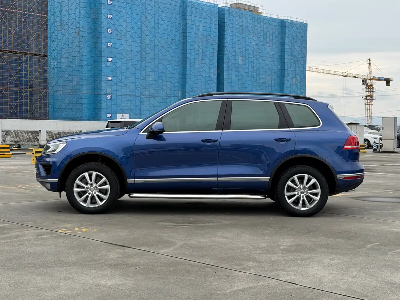 VOLKSWAGEN TOUAREG