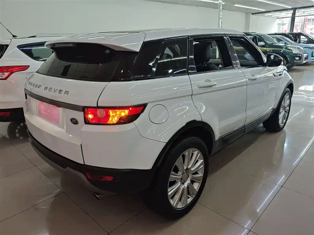 Land Rover Range Rover Evoque 2015 2.0T 5-Door Intelligent Edition фото 5