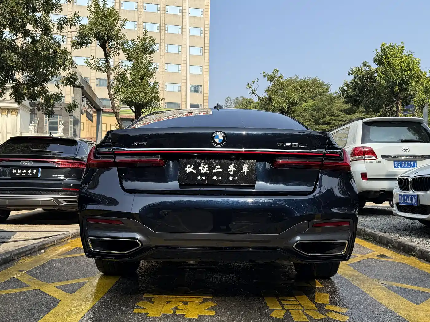 BMW 7 Series 2021 Model 740Li Leading M Sport Package фото 5
