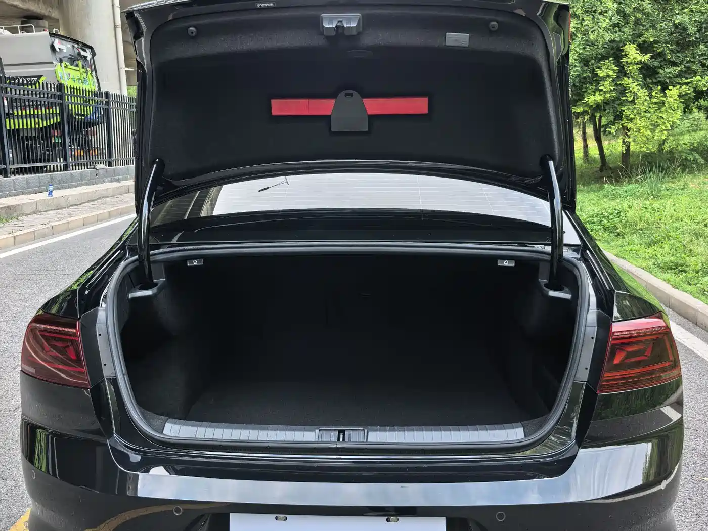 Volkswagen Magotan 2023 Model 2 Million Commemorative Edition 330TSI DSG Luxury фото 11