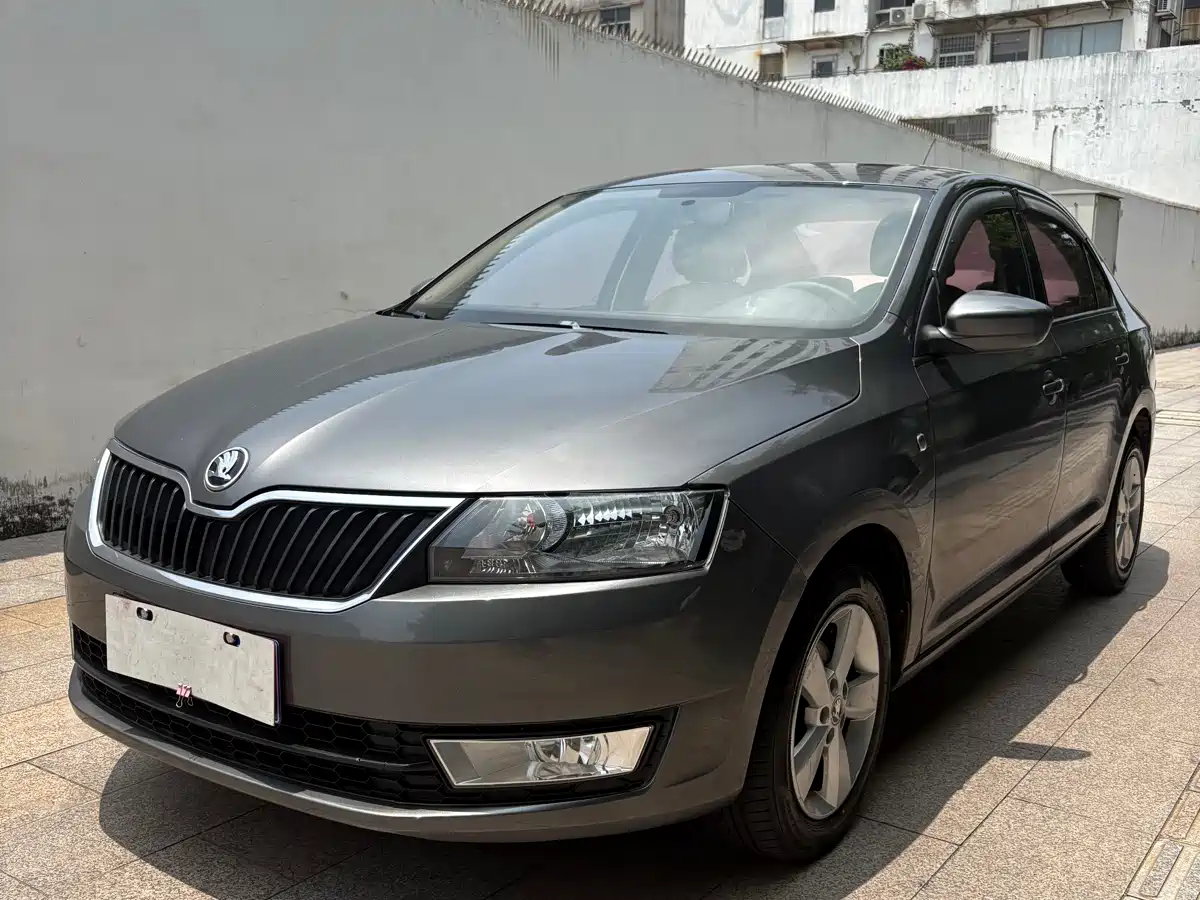 Škoda Rapid 2016 1.6L Automatic Pioneer Edition фото 3