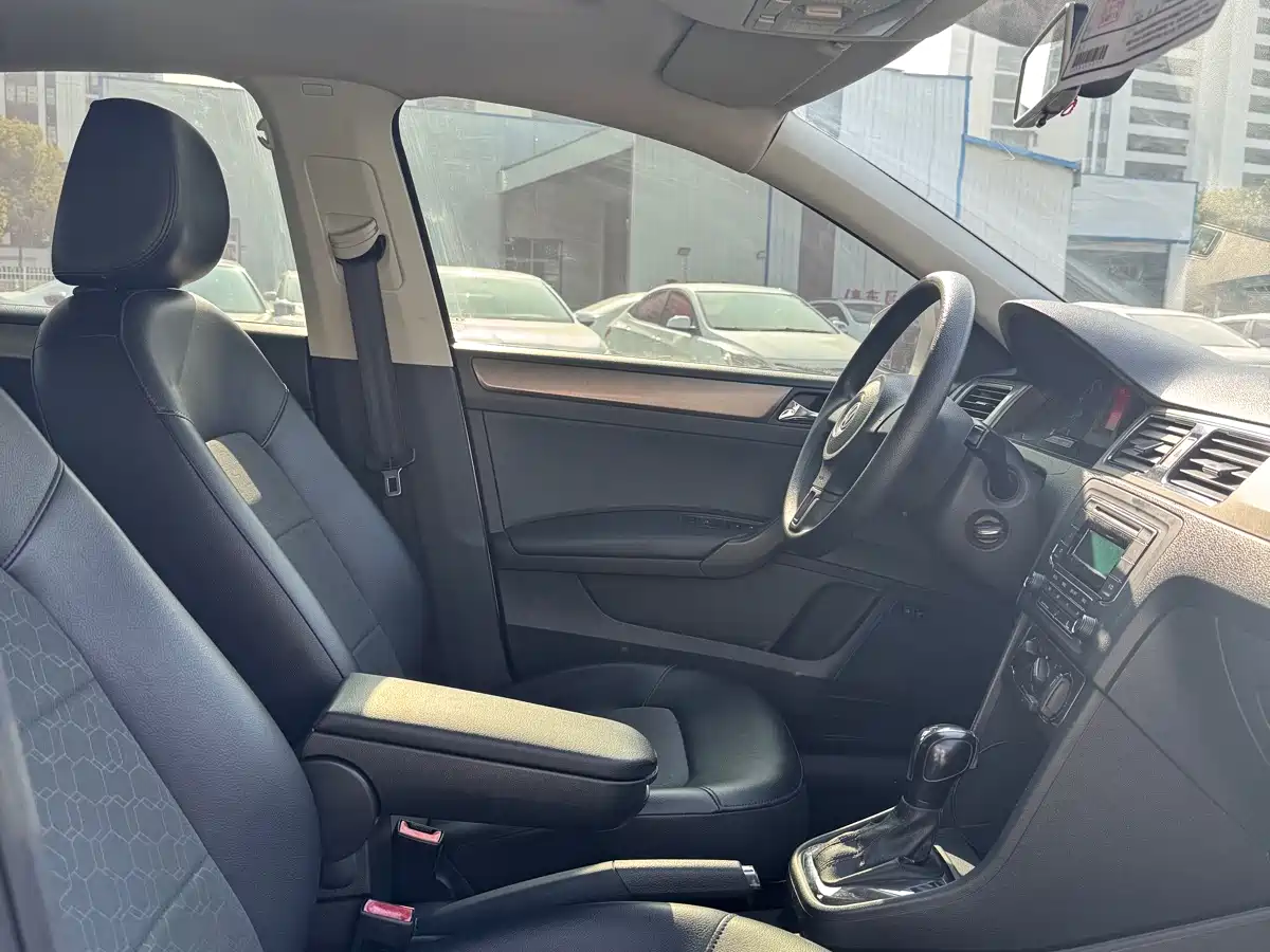 Volkswagen Santana 2013 1.6L Automatic Comfort Edition фото 11
