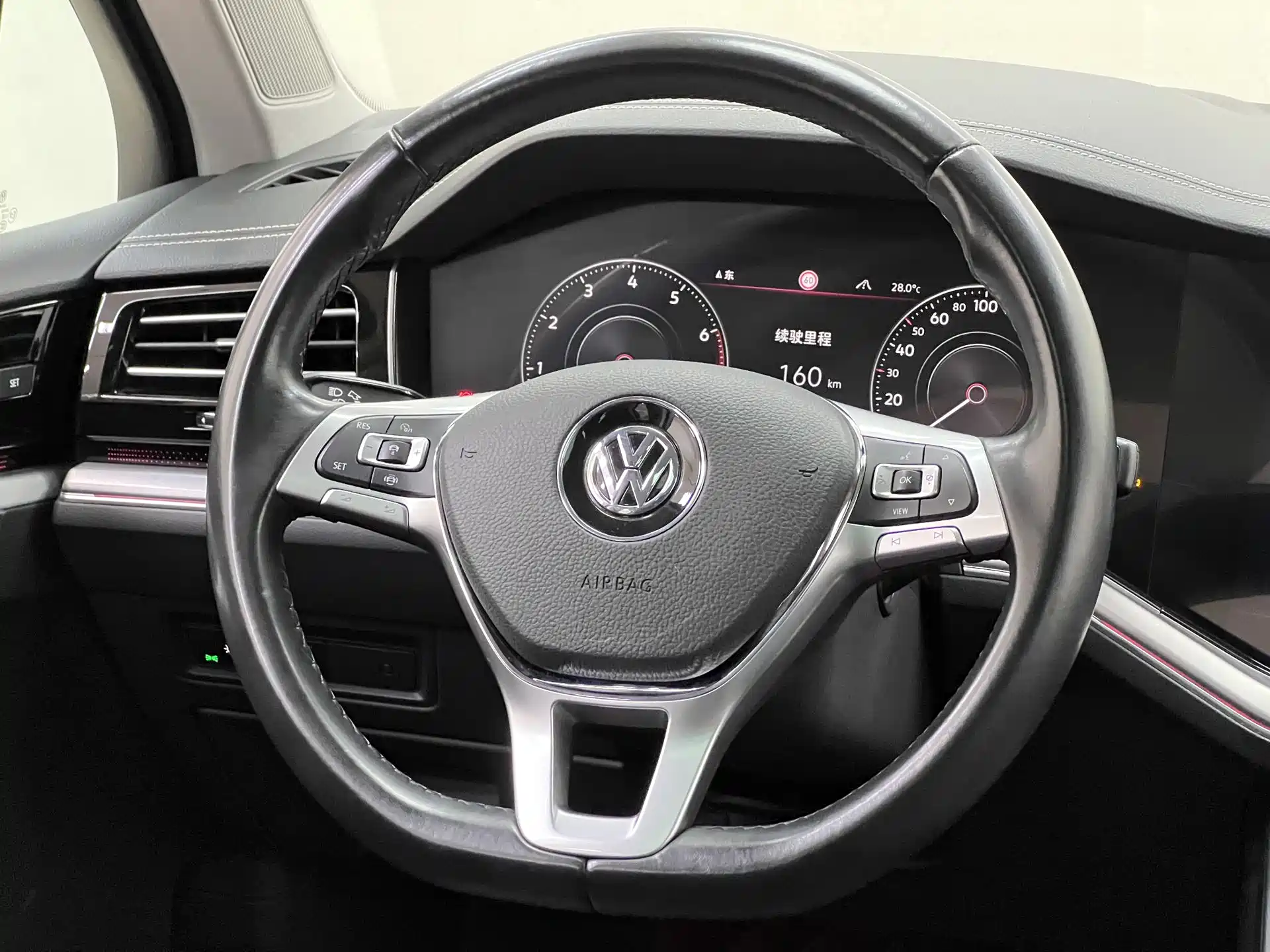 Фото 26 - Volkswagen Touareg