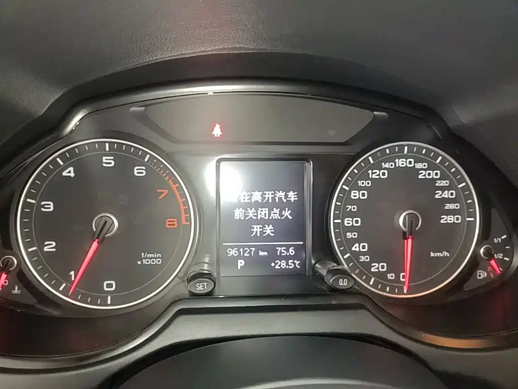 Audi Q5 2015 40 TFSI Technology фото 12