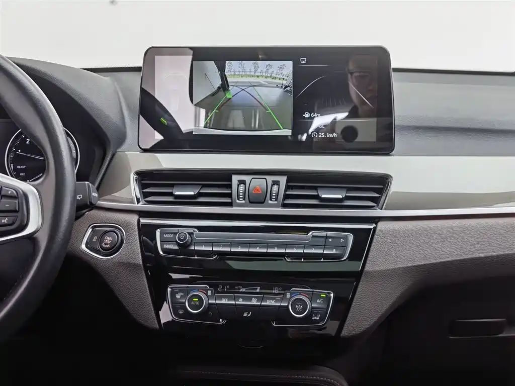 BMW X1 2019 sDrive18Li Premium Model фото 12