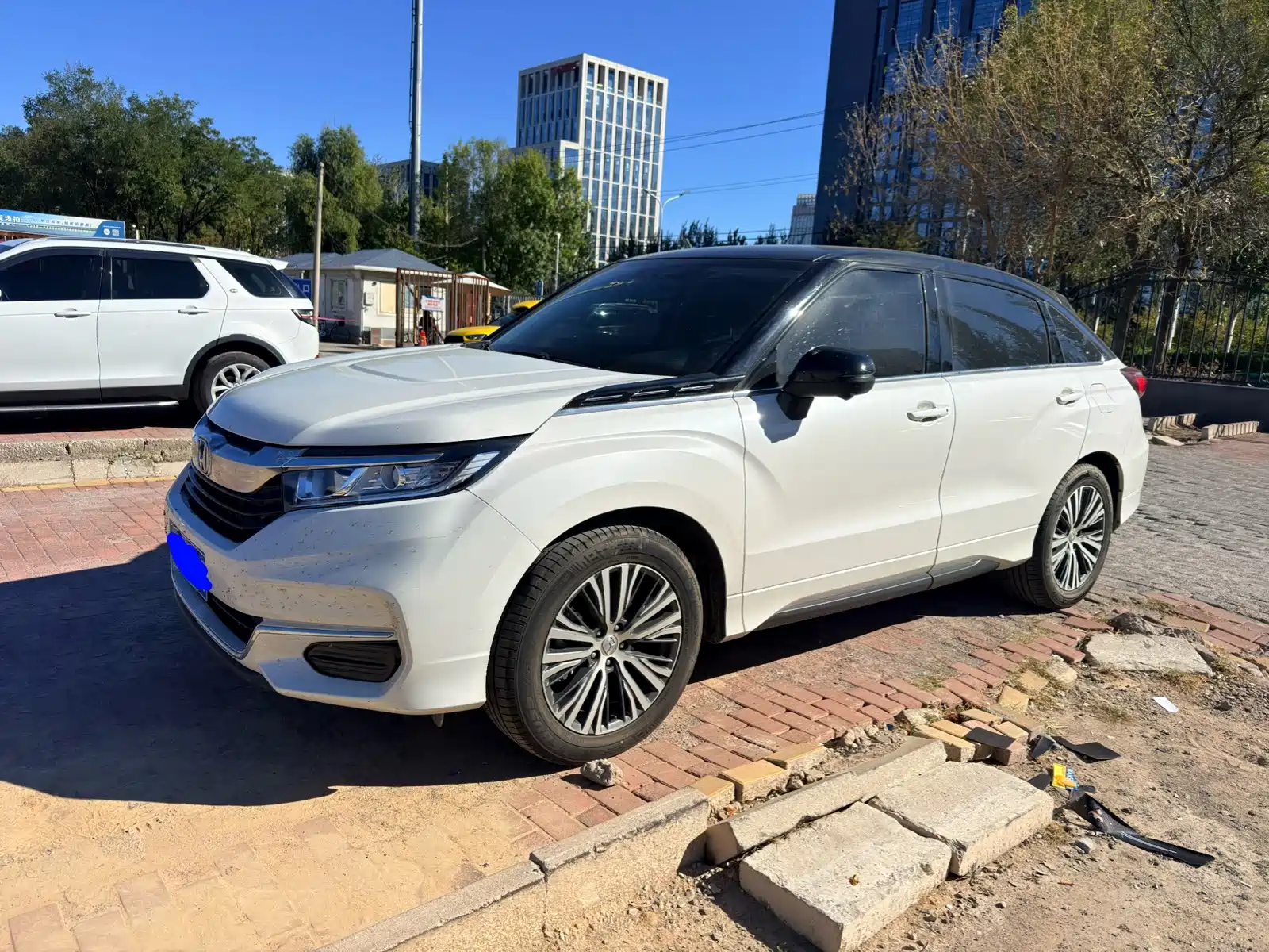 Photo 1 - Honda Avancier