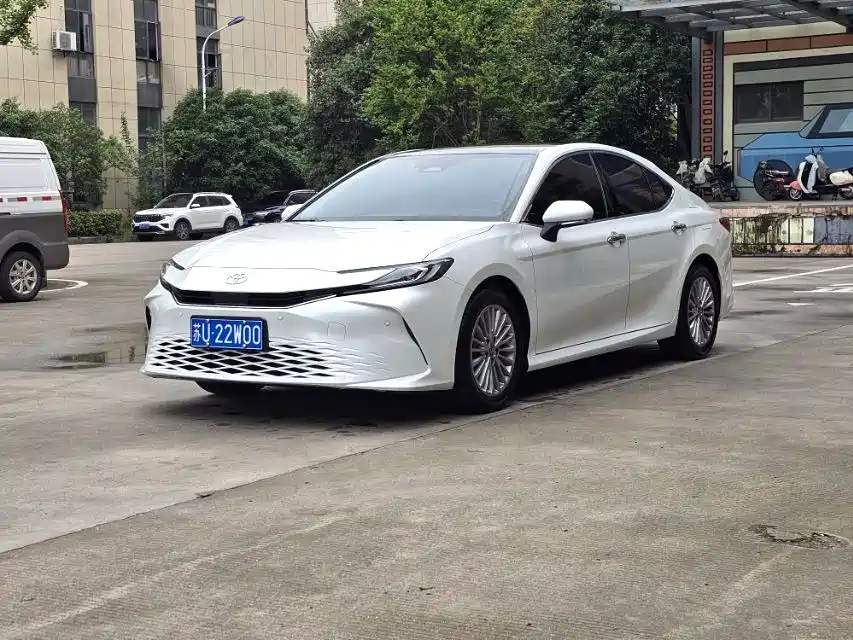 Toyota Camry 2024 2.0G Premium Edition фото 2