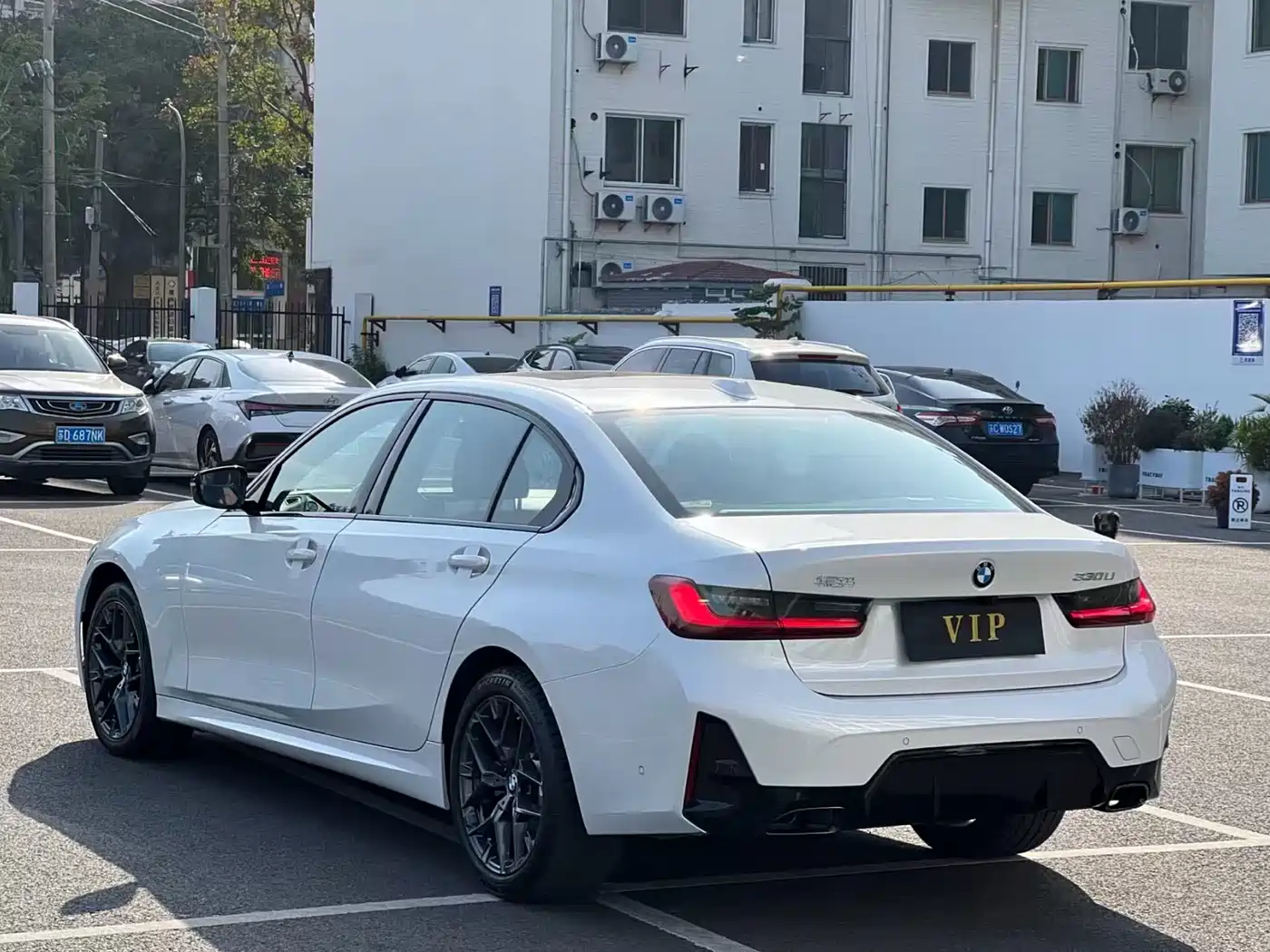 BMW 3 Series 2025 330Li M Sport Night Edition фото 6