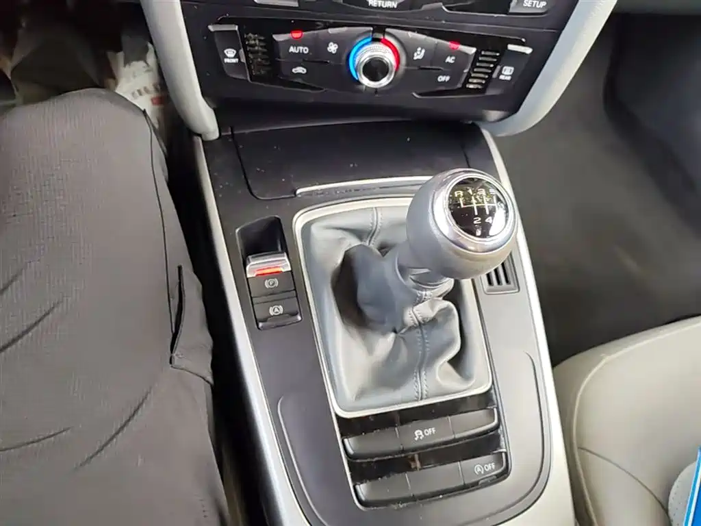 Audi A4L 2013 30 TFSI Manual Comfort фото 14