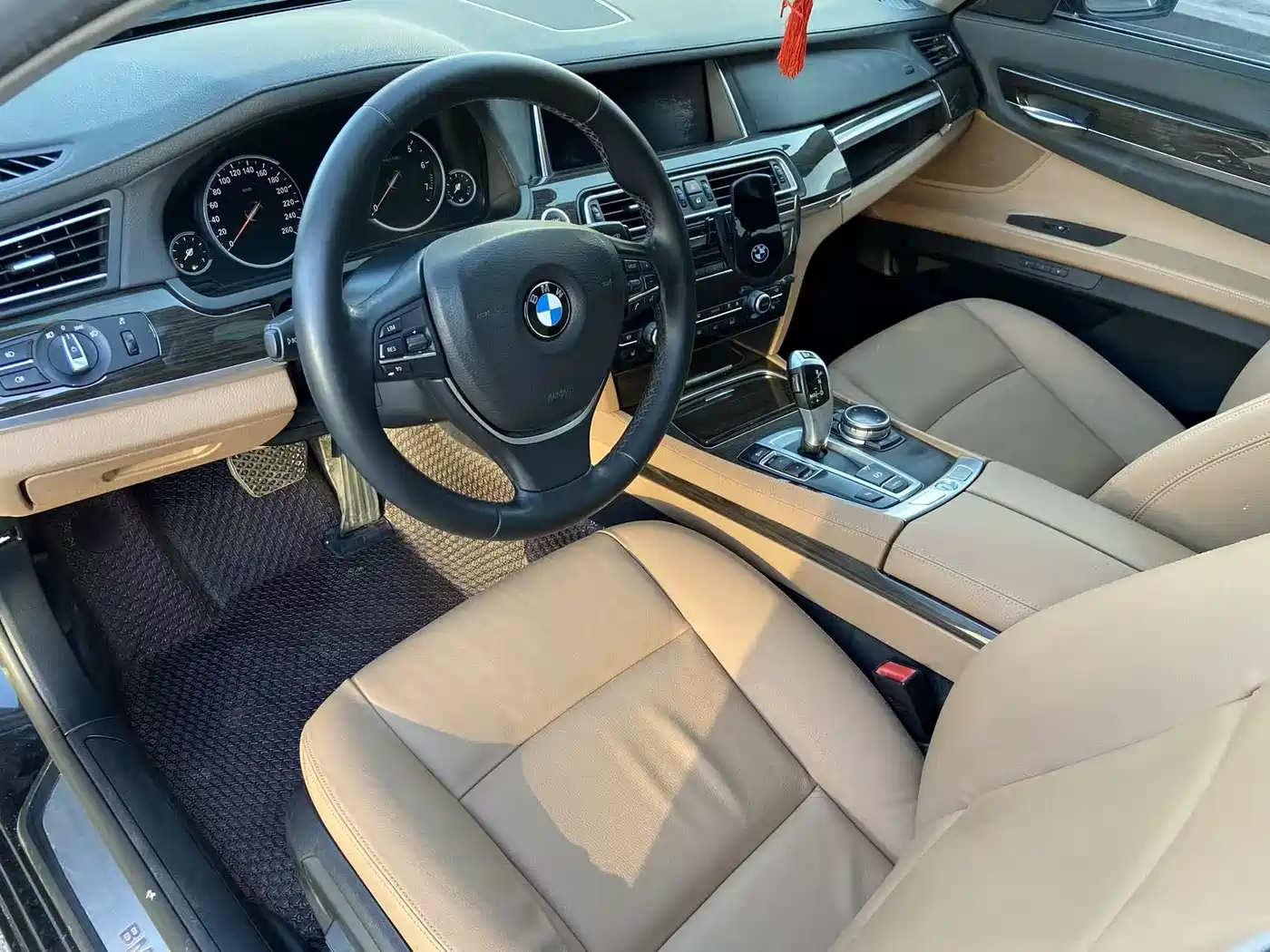 BMW 7 Series 2013 Model 730Li Leading фото 9