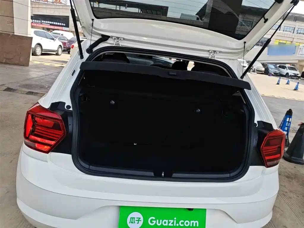 Volkswagen Polo 2019 Plus 1.5L Automatic Panorama Enjoyment Edition фото 19