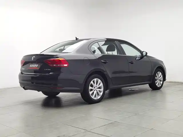 Volkswagen Lavida 2015 1.6L Automatic Comfort Edition — фото 2