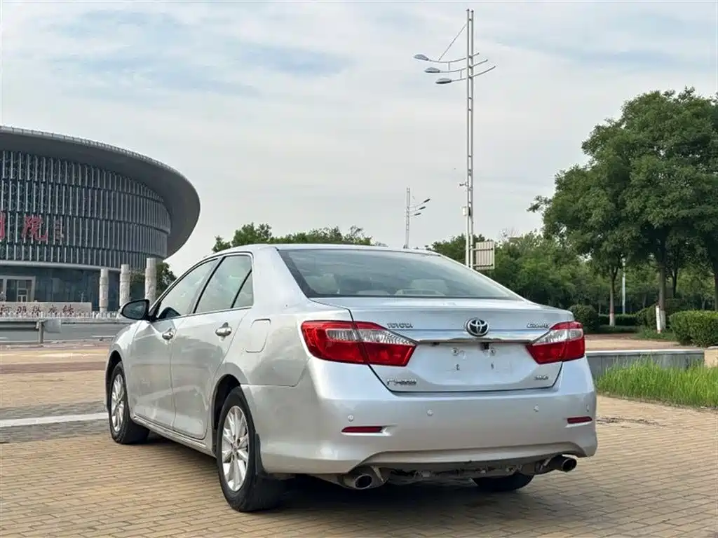 Toyota Camry 2012 2.5G Luxury Edition фото 6