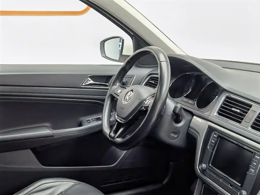 Volkswagen Lavida 2017 1.6L Automatic Comfort Edition фото 22